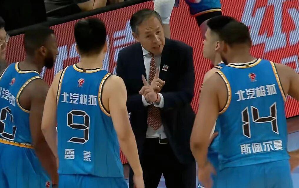 华体会体育-北京男篮不敌上海，豪华内线被打成纸老虎，许利民表态外援有差距